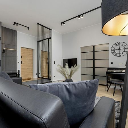 Exclusive Grey And Red Apartment In Warsaw Center By Noclegi Renters Exteriör bild
