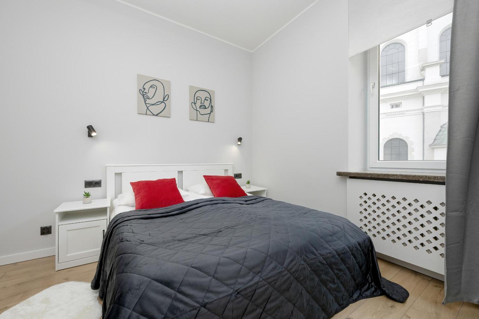 Exclusive Grey And Red Apartment In Warsaw Center By Noclegi Renters Exteriör bild